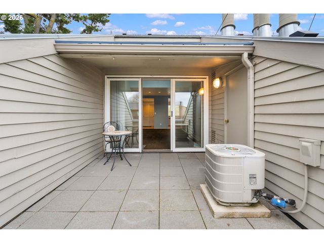 194 N HAYDEN BAY Dr, Portland, OR 97217