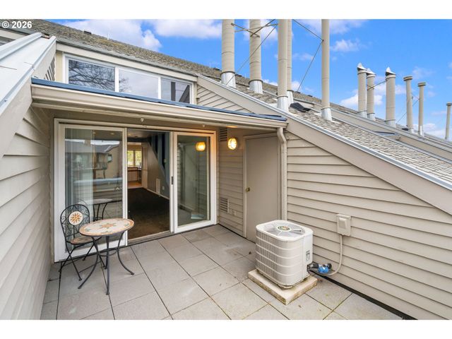 194 N HAYDEN BAY Dr, Portland, OR 97217