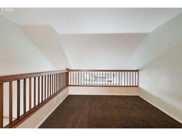 194 N HAYDEN BAY Dr, Portland, OR 97217