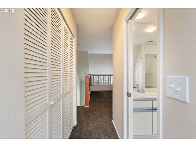 194 N HAYDEN BAY Dr, Portland, OR 97217