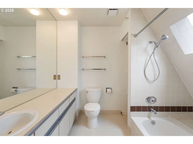 194 N HAYDEN BAY Dr, Portland, OR 97217