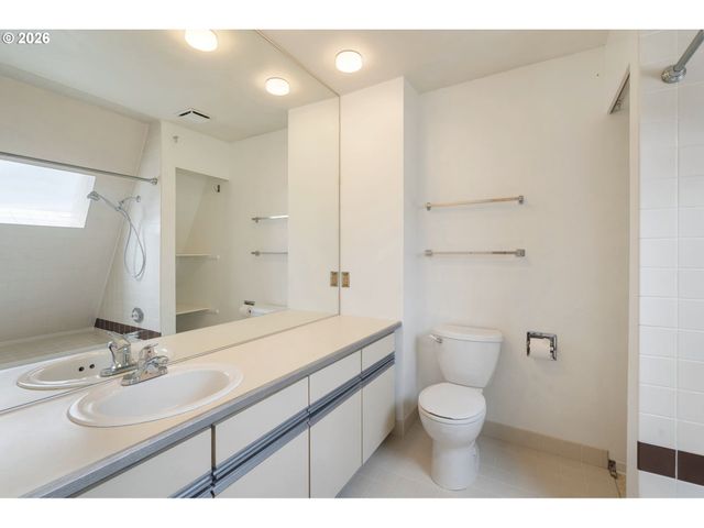 194 N HAYDEN BAY Dr, Portland, OR 97217