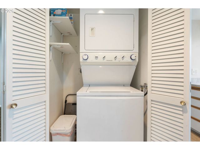 194 N HAYDEN BAY Dr, Portland, OR 97217