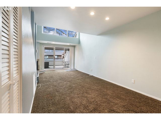 194 N HAYDEN BAY Dr, Portland, OR 97217