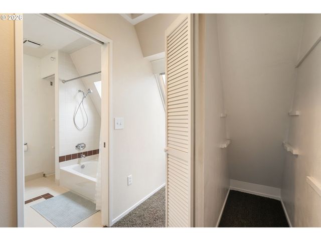 194 N HAYDEN BAY Dr, Portland, OR 97217