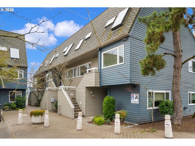 194 N HAYDEN BAY Dr, Portland, OR 97217