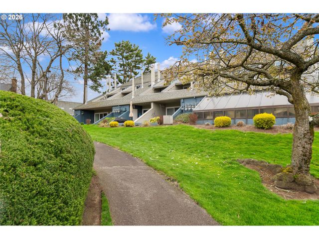 194 N HAYDEN BAY Dr, Portland, OR 97217