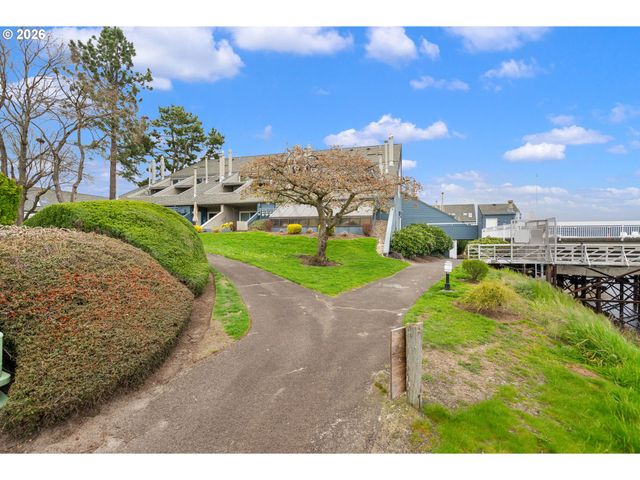 194 N HAYDEN BAY Dr, Portland, OR 97217