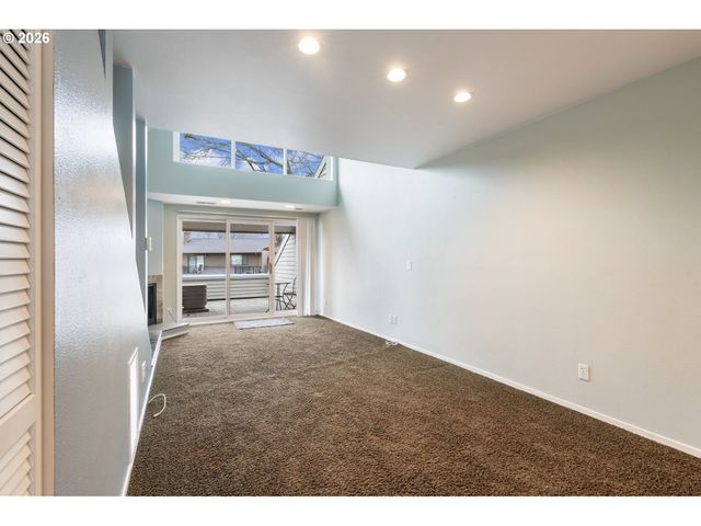 194 N HAYDEN BAY Dr, Portland, OR 97217