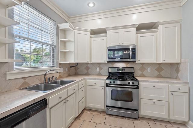 3088 Dorchester Drive, Fayetteville, AR 72703
