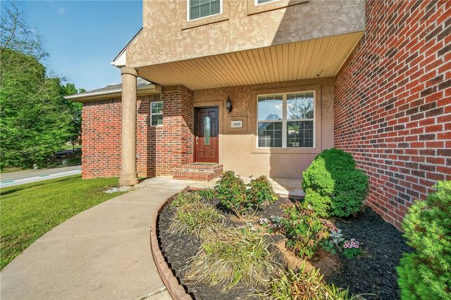 3088 Dorchester Drive, Fayetteville, AR 72703