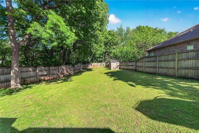 3088 Dorchester Drive, Fayetteville, AR 72703