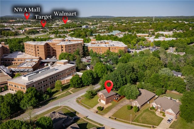 3088 Dorchester Drive, Fayetteville, AR 72703