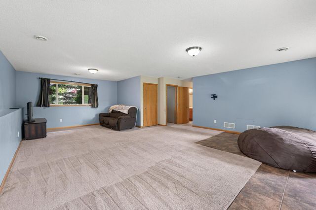 4928 159th Street N, Hugo, MN 55038