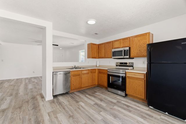 487 Treasure Stone Drive SW, Albuquerque, NM 87121