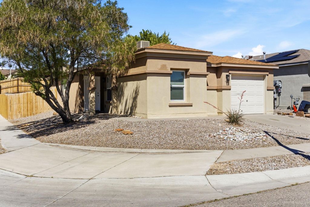 487 Treasure Stone Drive SW, Albuquerque, NM 87121