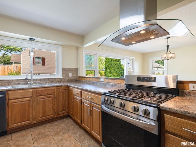 621 E SCIOTA Avenue, Peoria Heights, IL 61616