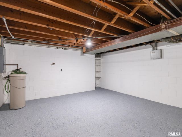 621 E SCIOTA Avenue, Peoria Heights, IL 61616