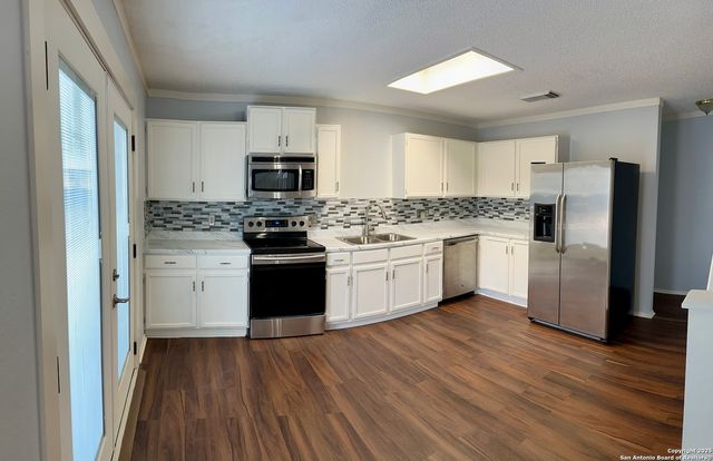 9847 Kelton Dr, San Antonio, TX 78250