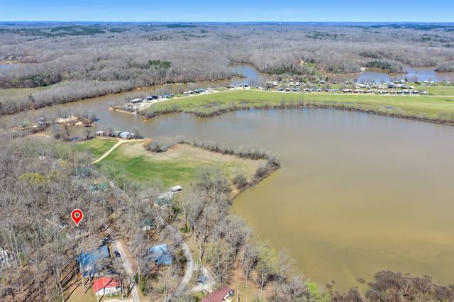 159 Hanklochte Dr, Decaturville, TN 38329
