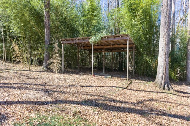 159 Hanklochte Dr, Decaturville, TN 38329