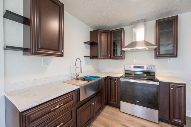 159 Hanklochte Dr, Decaturville, TN 38329
