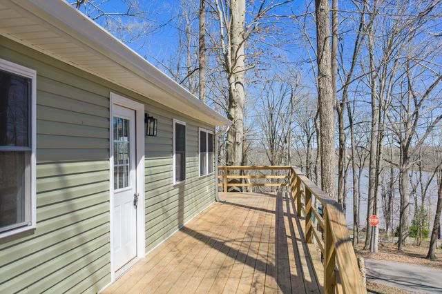 159 Hanklochte Dr, Decaturville, TN 38329