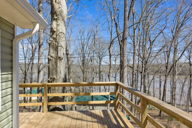 159 Hanklochte Dr, Decaturville, TN 38329