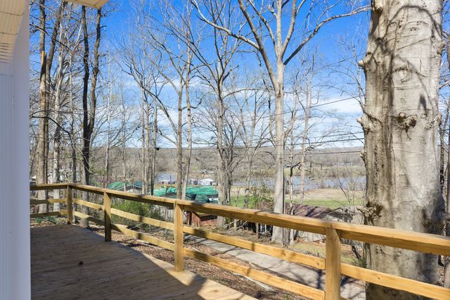 159 Hanklochte Dr, Decaturville, TN 38329