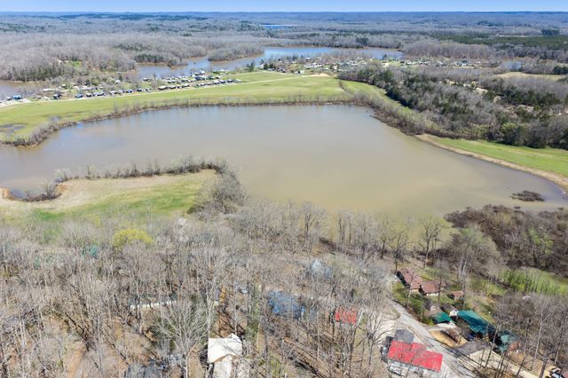 159 Hanklochte Dr, Decaturville, TN 38329