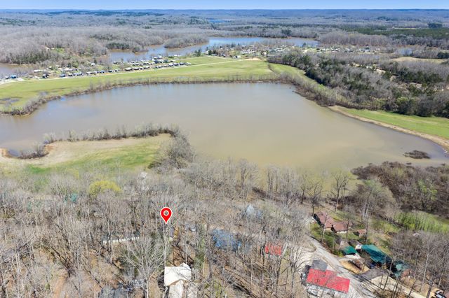 159 Hanklochte Dr, Decaturville, TN 38329