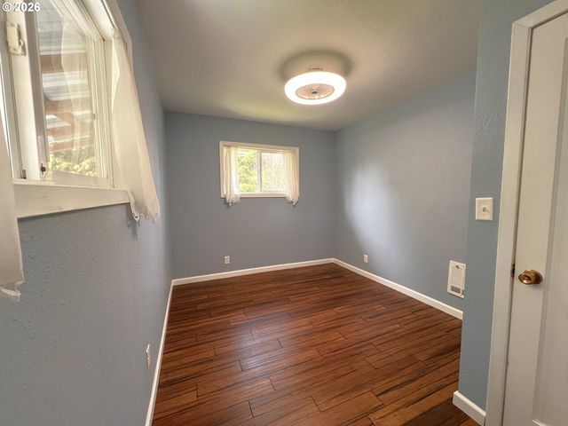 1092 LEWIS St, North Bend, OR 97459