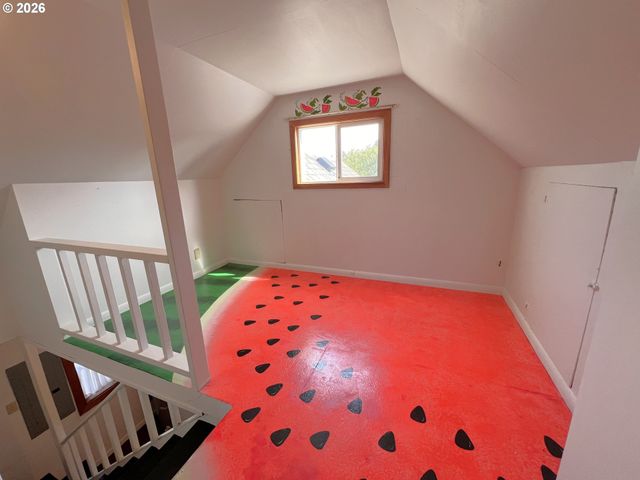 1092 LEWIS St, North Bend, OR 97459