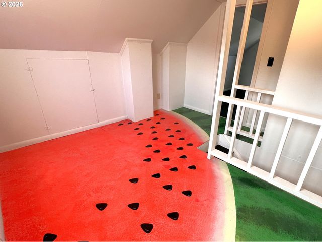 1092 LEWIS St, North Bend, OR 97459