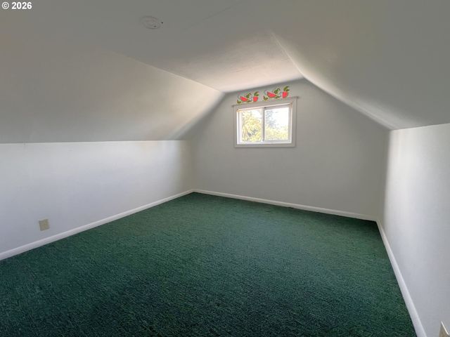 1092 LEWIS St, North Bend, OR 97459