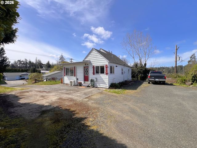 1092 LEWIS St, North Bend, OR 97459