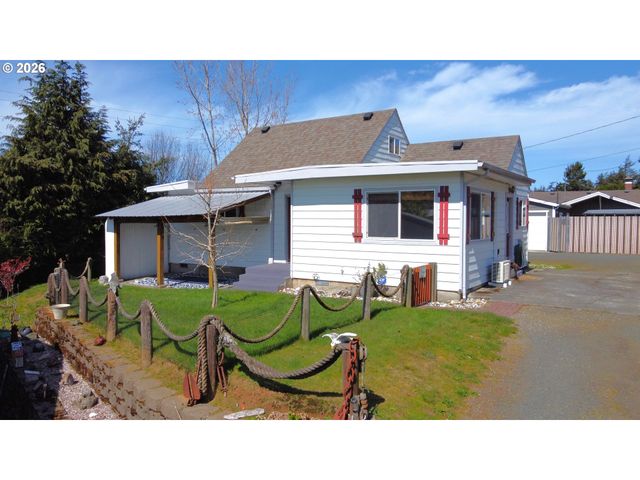 1092 LEWIS St, North Bend, OR 97459