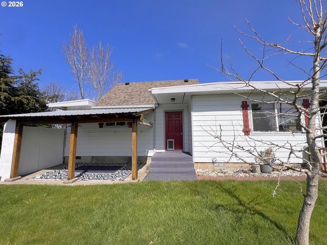 1092 LEWIS St, North Bend, OR 97459