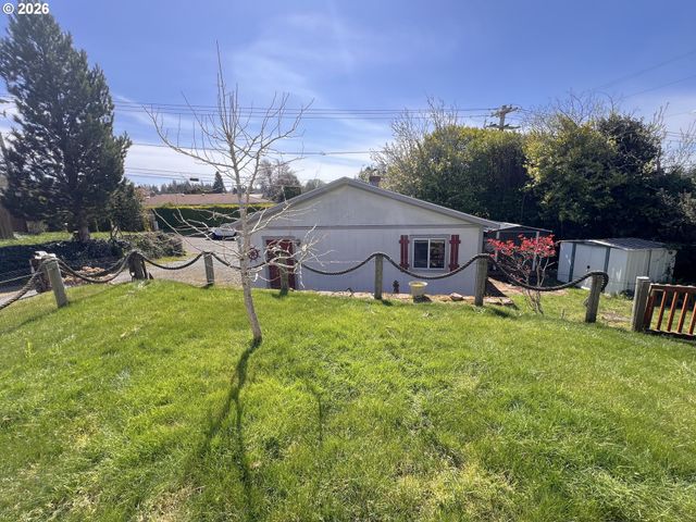 1092 LEWIS St, North Bend, OR 97459