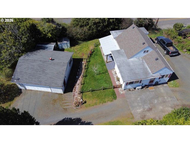 1092 LEWIS St, North Bend, OR 97459