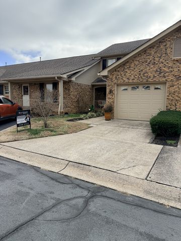 309 Kingswood Ct, Clarksville, TN 37043