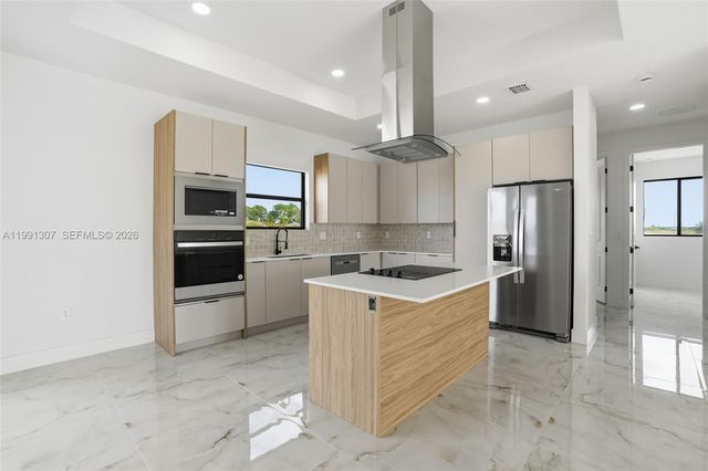 9027 bamboo cir, La Belle, FL 33935