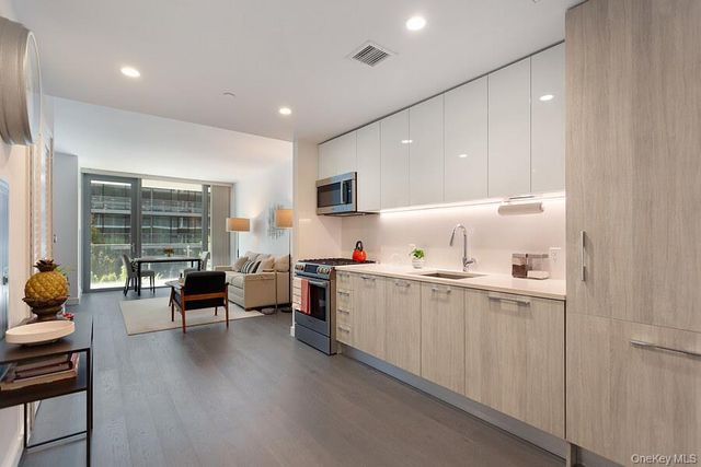 131-03 40 Road 10 Q, Flushing, NY 11354