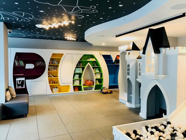 131-03 40 Road 10 Q, Flushing, NY 11354