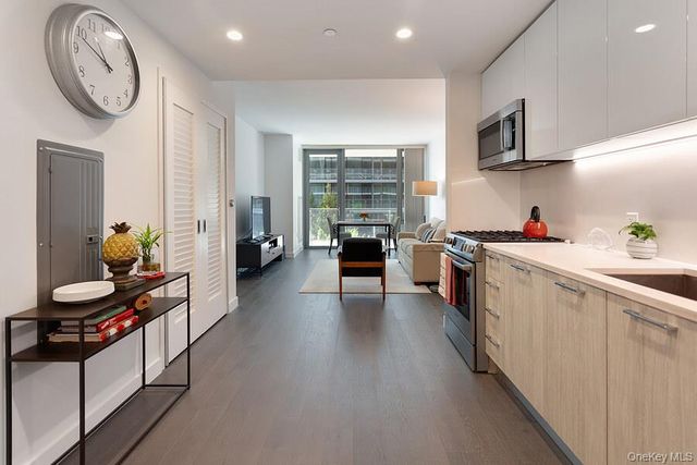 131-03 40 Road 10 Q, Flushing, NY 11354