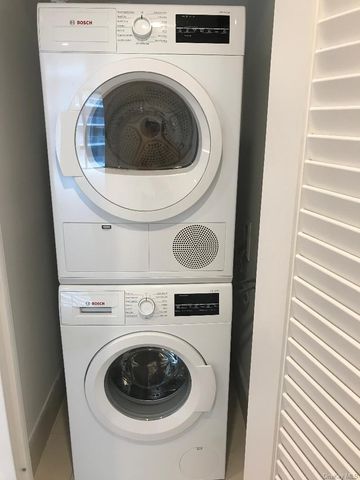 131-03 40 Road 10 Q, Flushing, NY 11354