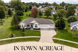 495 Woodview Avenue, Robins, IA 52328