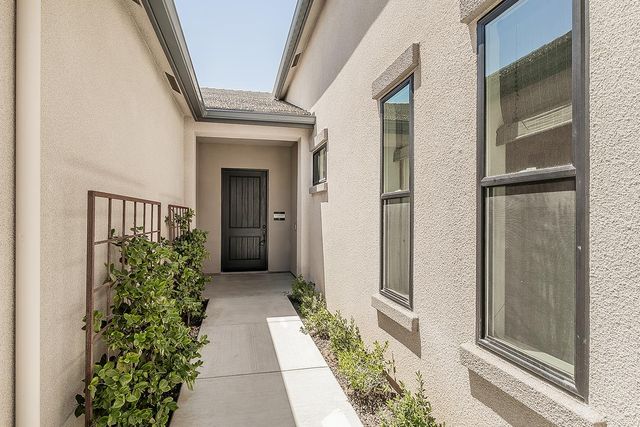 11609 N Sandy Par Drive, Fresno, CA 93730