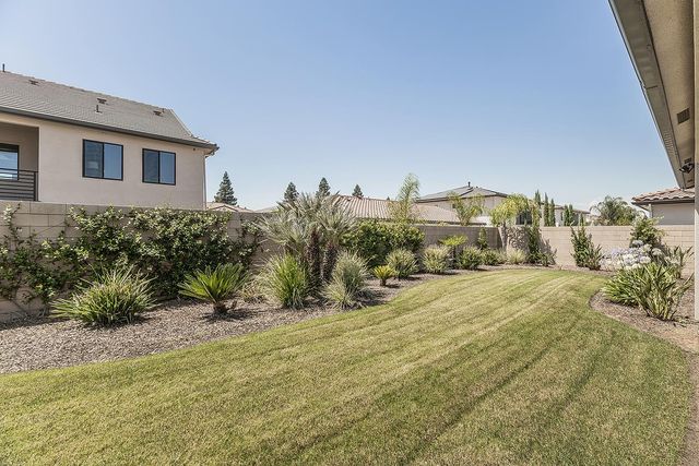 11609 N Sandy Par Drive, Fresno, CA 93730