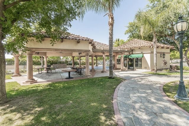 11609 N Sandy Par Drive, Fresno, CA 93730